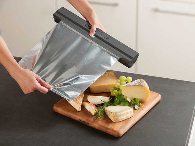 Tăietor de folie alimentară cu lamă din oțel inoxidabil, din plastic - WENKO, antracit.