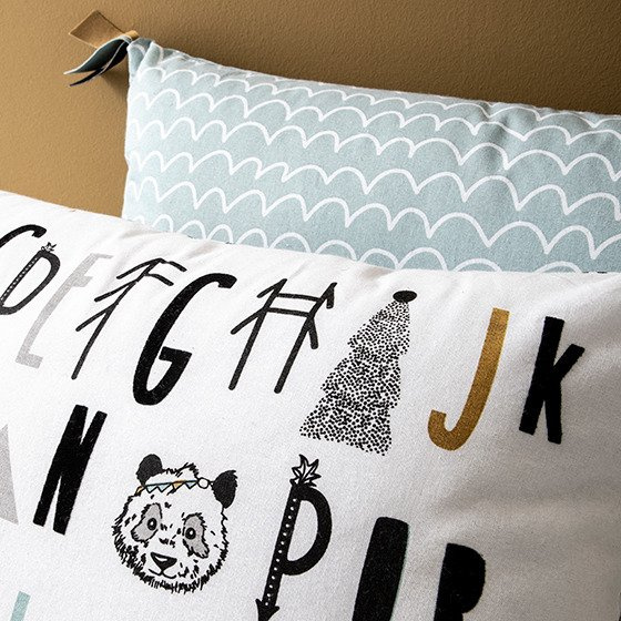 Pernă pentru copii cu inscripția THE FOREST,TODAY