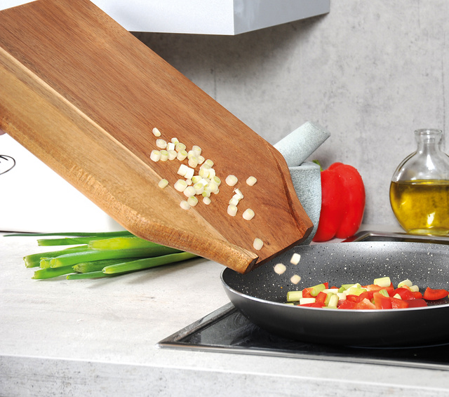 Tocator profilat, salcam, 36 x 25 cm, Kesper