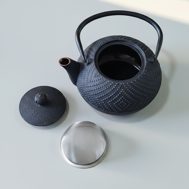 Ceainic din fontă cu infuzor KAMIN, 900 ml, negru