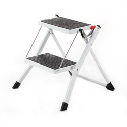 Scară metalică cu două niveluri