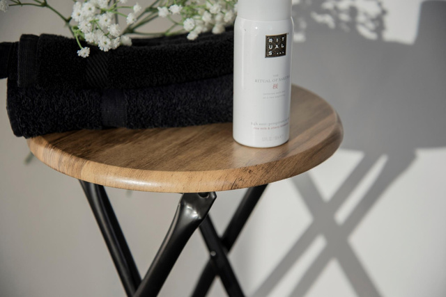 Scaun pliabil pentru baie, mansardă FORIO, cu scaun maro, 30 x 46 cm, Wenko