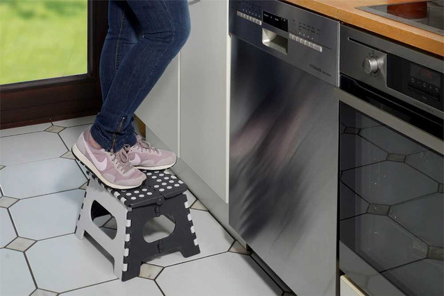 Scaun pliabil SECURA antiderapant, max. 150 kg