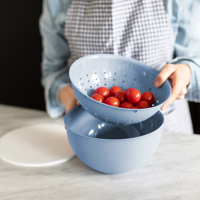 Storcător 2 l. PALSBY M, KOZIOL, floare naturală albastră