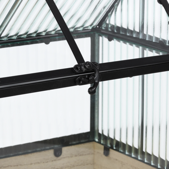 Mini seră de casă, pe bază de lemn