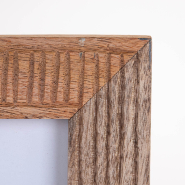 Rama de fotografii stând cu un cadru decorativ din lemn de mango, 21 x 26 x 2,5 cm