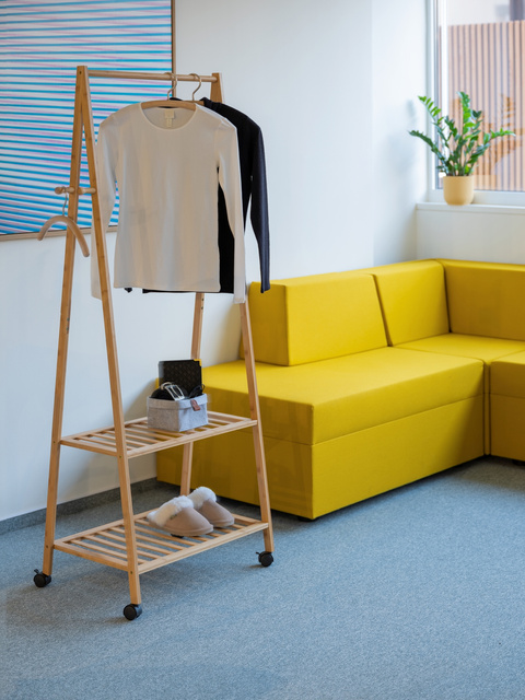 Cuier mobil cu polite HONOLULU, bambus