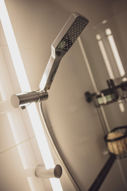 Șină de duș cu LED, 94 cm., RGB, WENKO