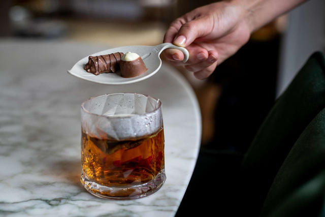 Farfurioare pentru gustari LEAF-ON - set de 4, KOZIOL