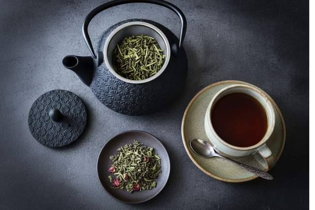 Ceainic din fontă cu infuzor TAKI, 1000 ml, negru