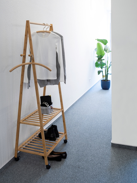 Cuier mobil cu polite HONOLULU, bambus