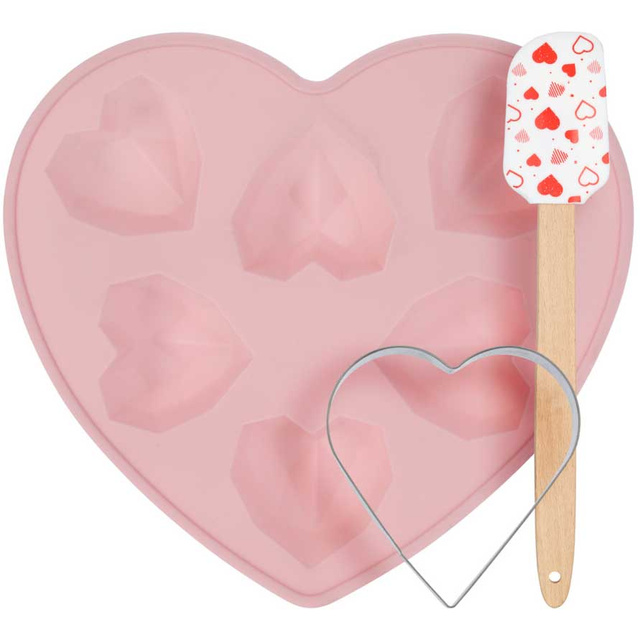 Un set de accesorii pentru copt cu motiv de inimă