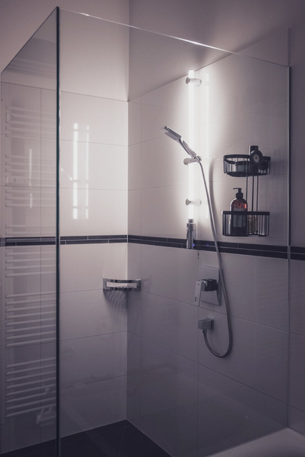 Șină de duș cu LED, 94 cm., RGB, WENKO