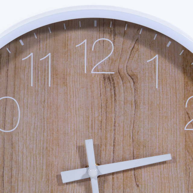 Ceas rotund de perete cu fata din lemn