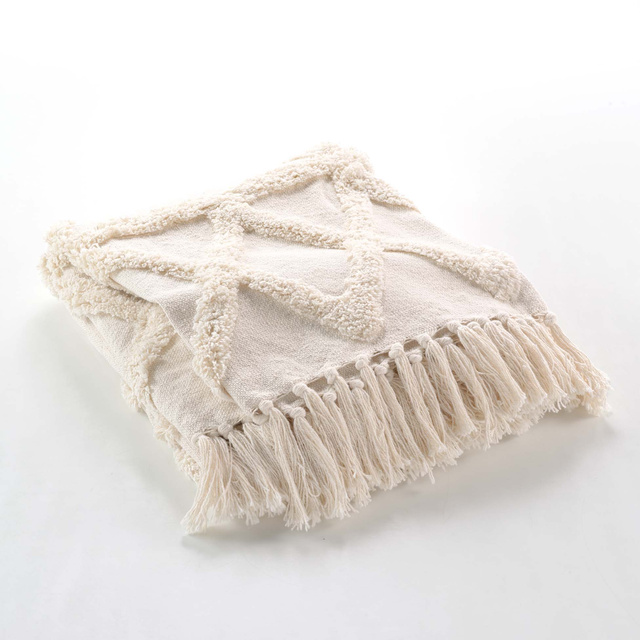 Cuvertura de pat cu model matlasat si ciucuri ATHENA, 125 x 150 cm