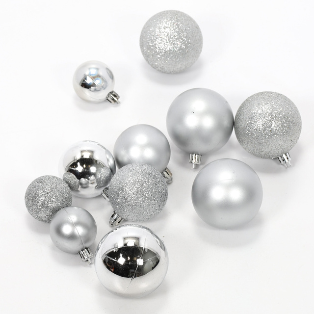 Set de globuri de Crăciun de dimensiuni diferite, 70 de bucăți.