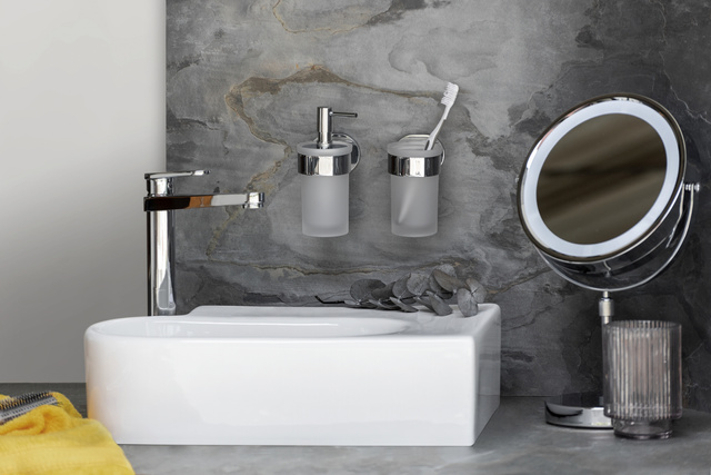 Suport pentru periute de dinti MARIBOR, UV-Loc, WENKO