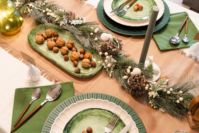 Ghirlandă de Crăciun cu elemente din lemn