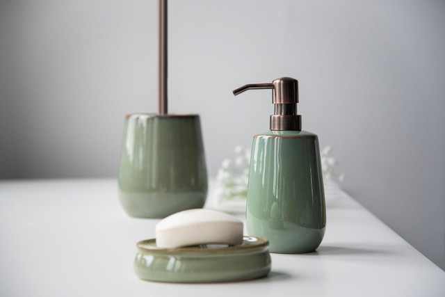 Distribuitor de sapun lichid SIRMIONE, ceramic, verde, 430 ml, Wenko