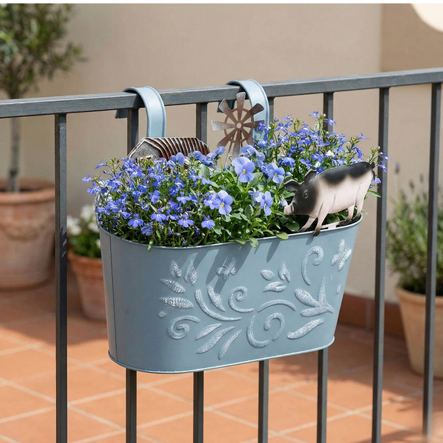 Vază metalică pentru ghiveci RANCH cu motiv de animale domestice, 34 cm, albastru