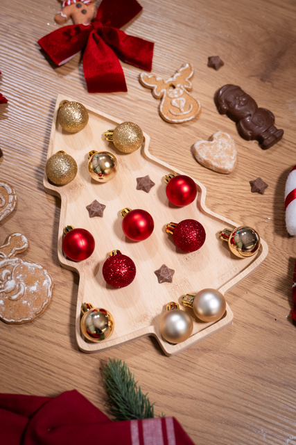 Farfurie din lemn, in forma de brad