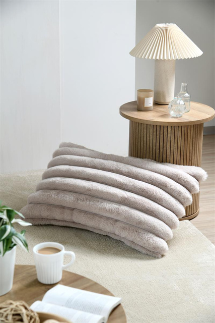 Perna decorativă POLARY cu dungi groase, 50 x 80 cm