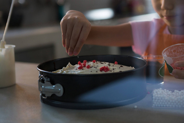 Formă rotundă pentru copt prăjituri cu capac