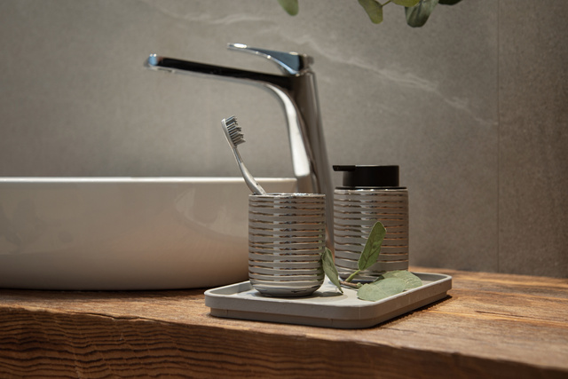 Distribuitor de sapun lichid VILALBA, ceramic, argintiu, 280 ml, Wenko