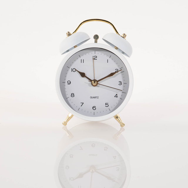 Ceas de masa cu alarma si limbii aurii, alb, 10 x 5,5 x 13,5 cm
