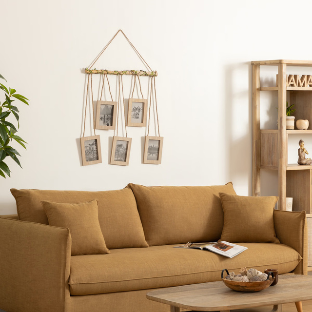 Set de rame pentru tablouri, agatate pe o creangă din lemn