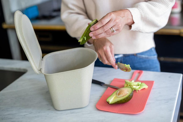 Tocator alimentar Snap S, Koziol, 17cm, Plastic, Alb