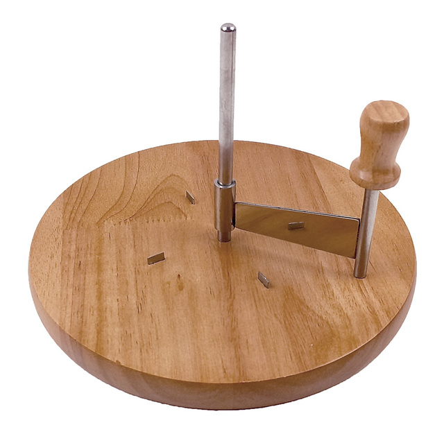 Feliator de brânză - placă din lemn cu capac.