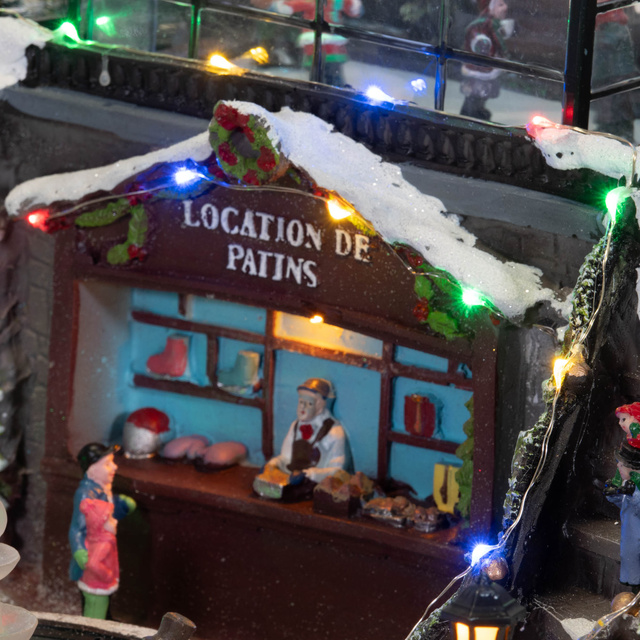 Figurina scena de Craciun, patinoar cu iluminare cu LED