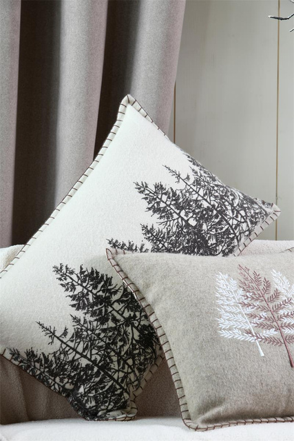 Perna decorativă LANDRY cu brăduți, 35 x 60 cm