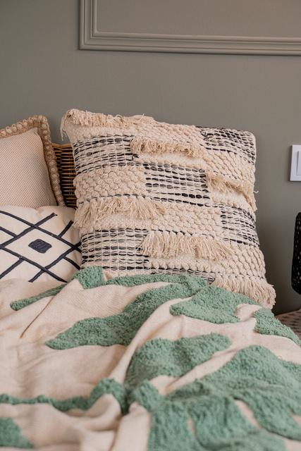 Perna decorativa cu ciucuri, bumbac, 45 x 45 cm