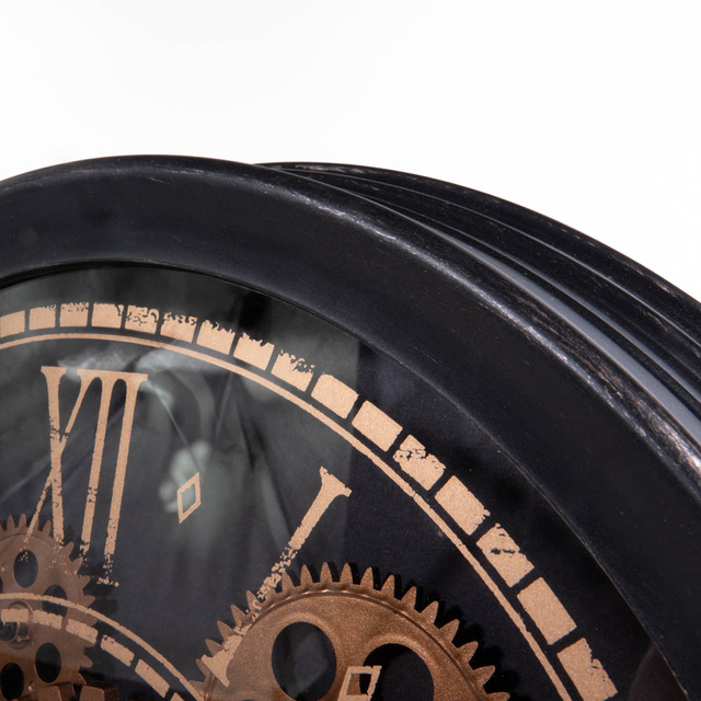 Ceas de perete, mansardă, cu mecanism vizibil