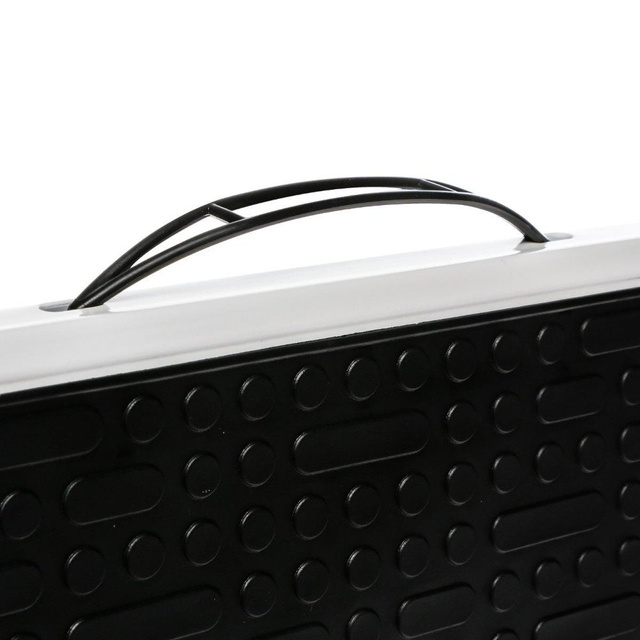 Scară metalică cu două niveluri