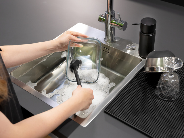 Perie de bucaterie CUVO, cu maner ergonomic, WENKO