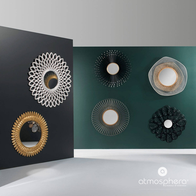 Oglinda de perete in cadru metalic