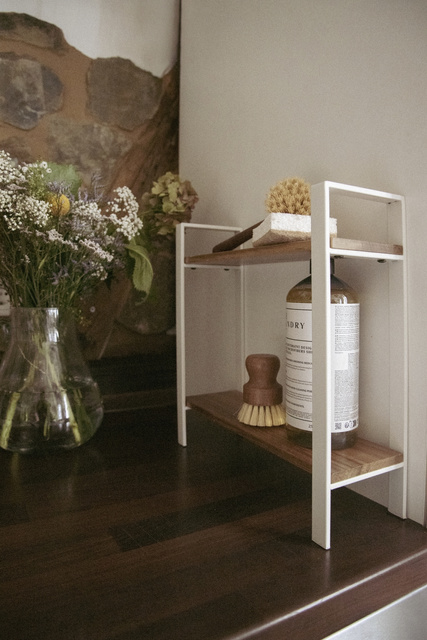 Raft de bucatarie pe doua niveluri pentru blat LOUISA, lemn de salcam