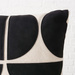 Perna decorativa cu model geometric LARSON, 28 x 48 cm