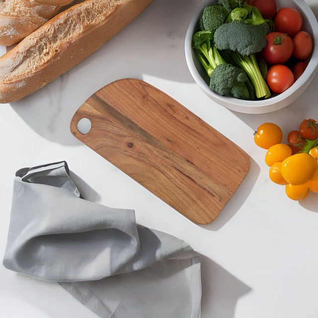 Tocator, lemn de salcam, 34 x 17 cm