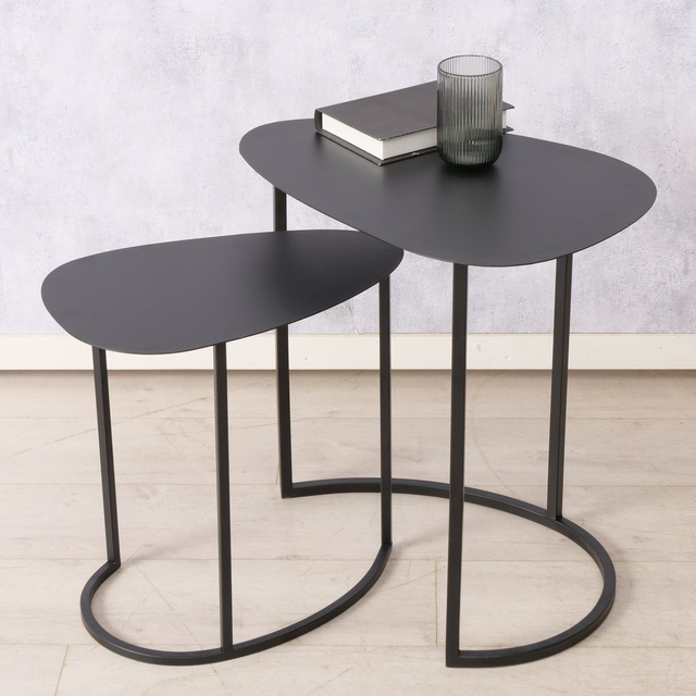 Set de două măsuțe de cafea JERRY, în formă de lacrimă, din metal.