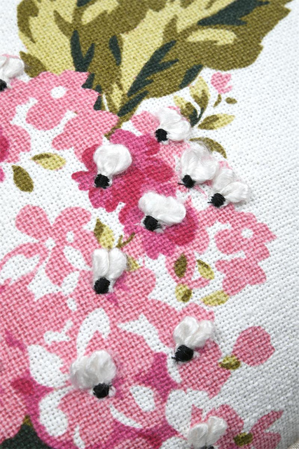 Perna din bumbac cu model floral, 45 x 45 cm