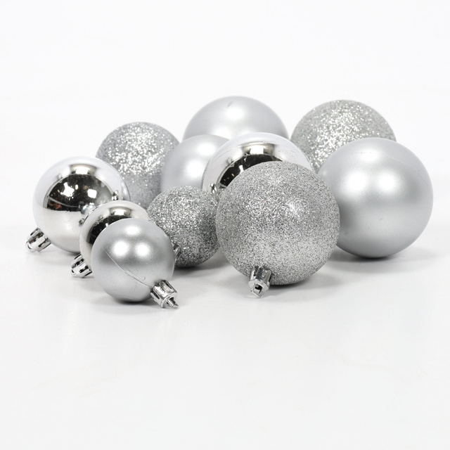 Set de globuri de Crăciun de dimensiuni diferite, 70 de bucăți.