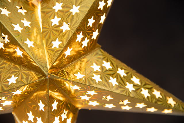 Stea de hârtie LED 43 cm, pe baterii, aurie