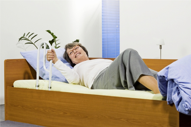 Mâner de pat, ajutor la ridicare