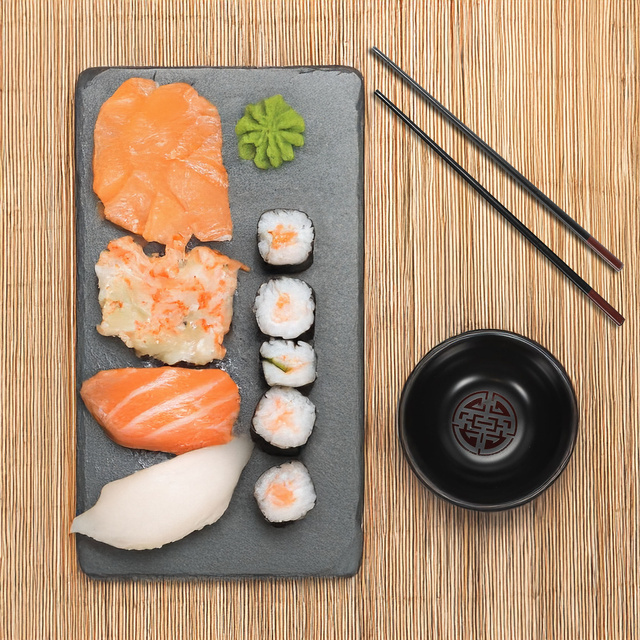 Set pentru sushi - betisoare si boluri, 4 buc.