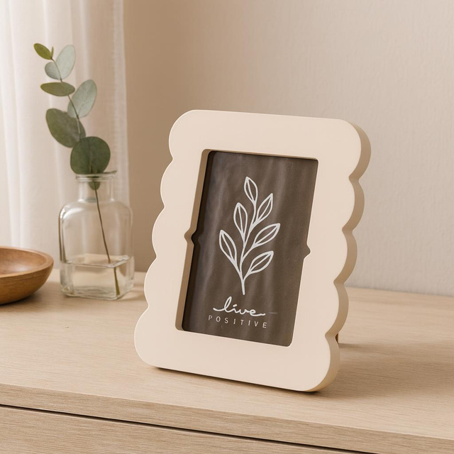 Ramă foto cu margine ondulată BASE, 18,5 x 2,2 x 23,3 cm, taupe