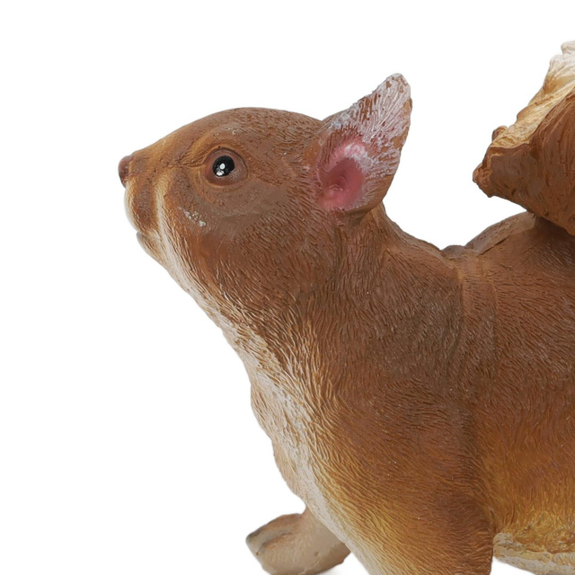 Figurină de grădină a unei veverițe